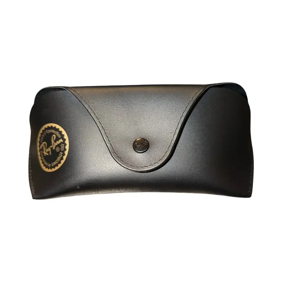 Ray-Ban cracks used